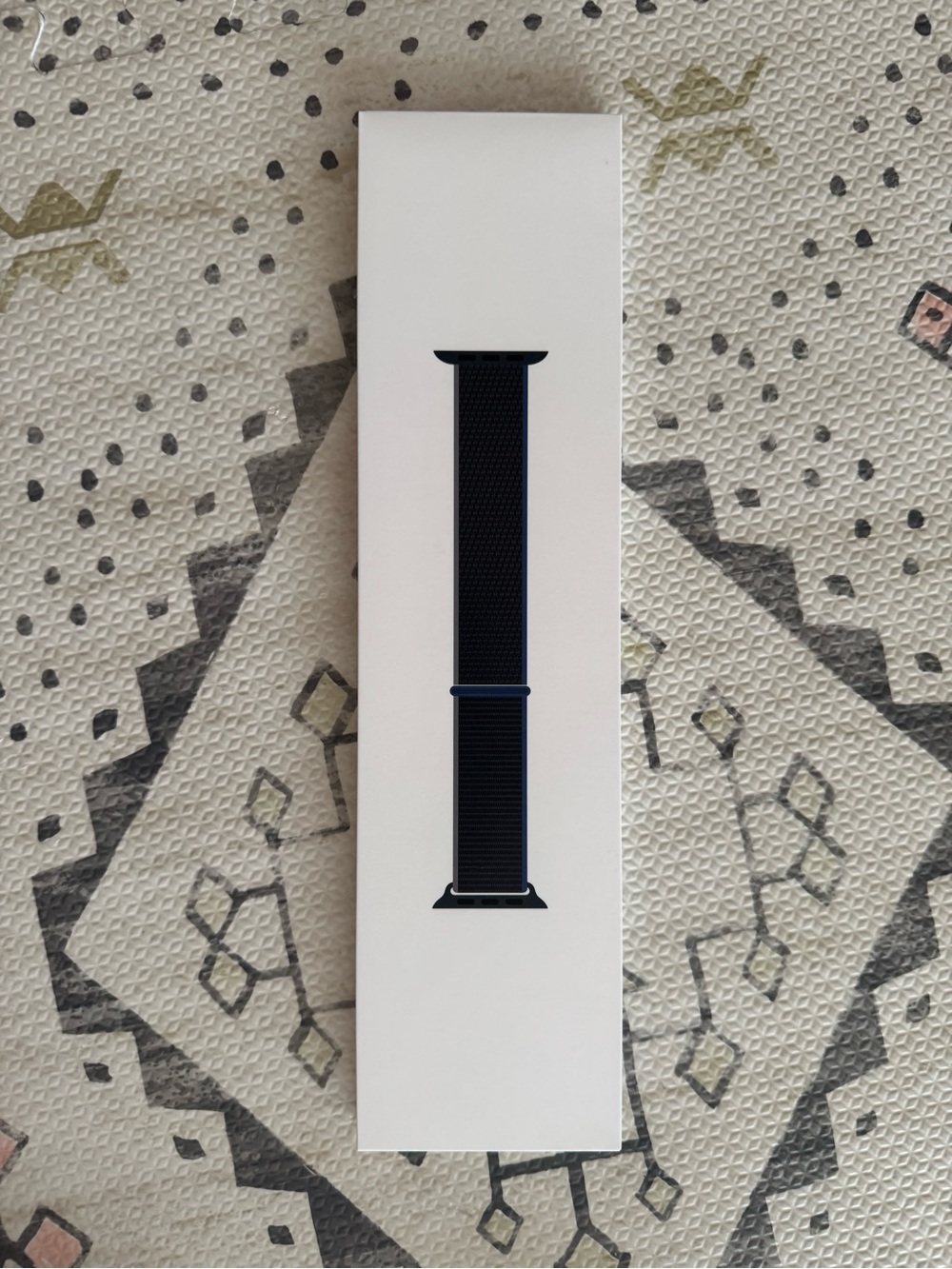 Apple Sport Loop Band in charcoal